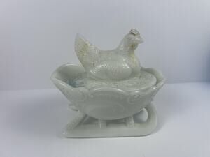 Antique RARE Westmoreland Hen On A Sleigh Milk Glass Hard To Find 🔥